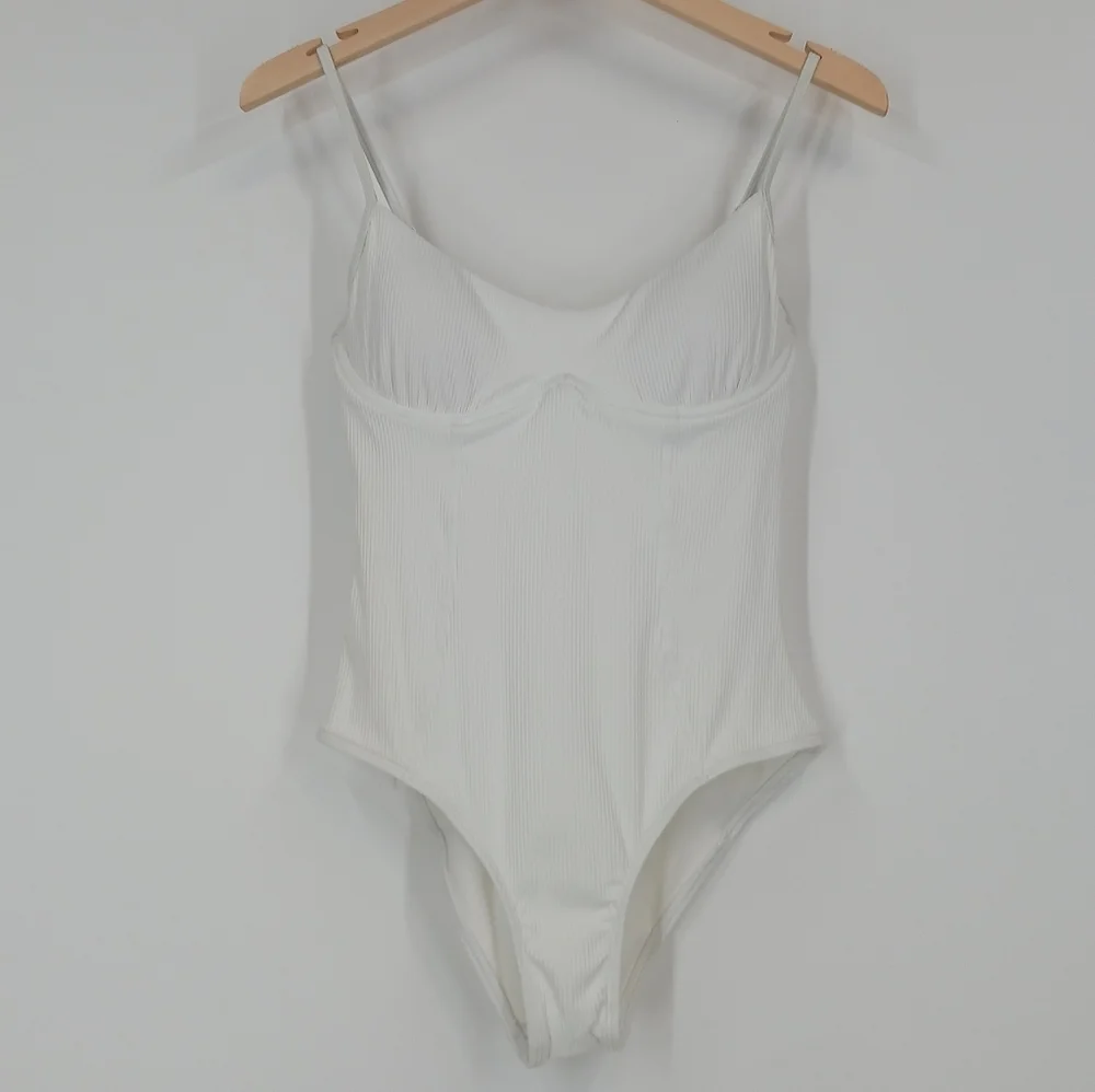 Body Glove Ribbed 1pc Swim Suit - Picture 1 of 8